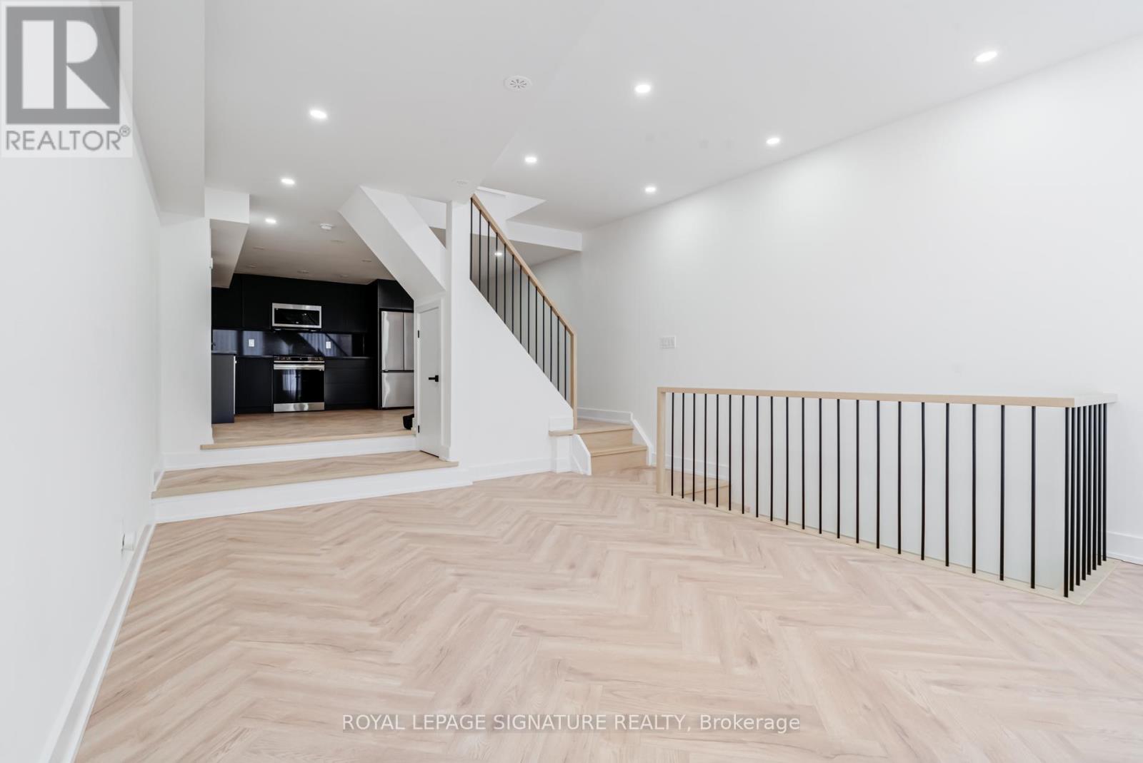 2 - 861 O'connor Drive E, Toronto, Ontario  M4B 2S7 - Photo 3 - E12656990