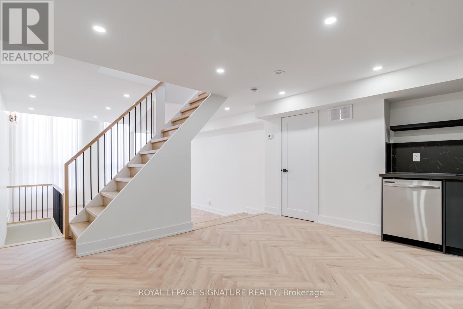 2 - 861 O'connor Drive E, Toronto, Ontario  M4B 2S7 - Photo 8 - E12656990