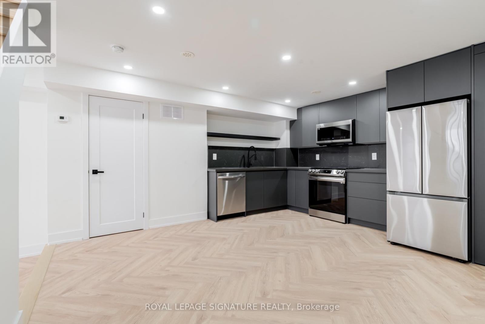 2 - 861 O'connor Drive E, Toronto, Ontario  M4B 2S7 - Photo 9 - E12656990