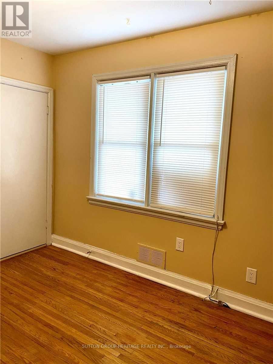 49 Grassmere Court, Oshawa, Ontario  L1H 3X3 - Photo 11 - E12657008