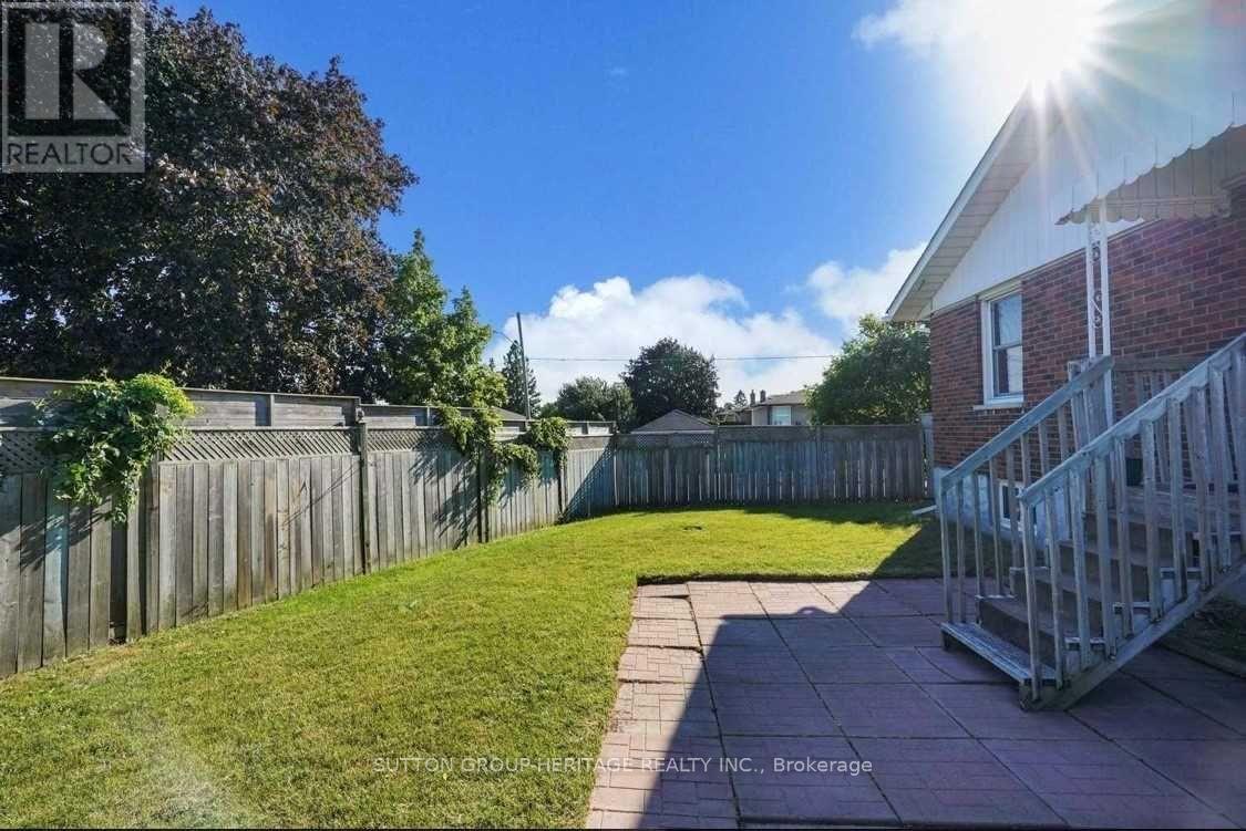 49 Grassmere Court, Oshawa, Ontario  L1H 3X3 - Photo 13 - E12657008