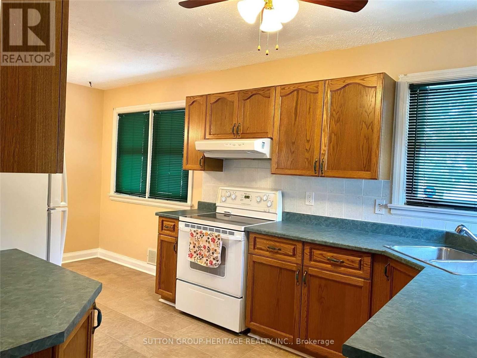 49 Grassmere Court, Oshawa, Ontario  L1H 3X3 - Photo 6 - E12657008