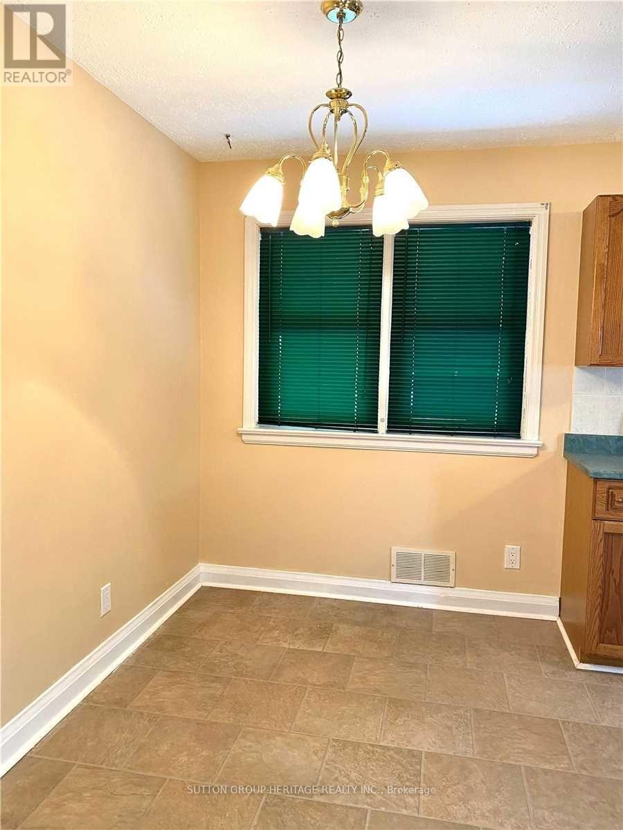 49 Grassmere Court, Oshawa, Ontario  L1H 3X3 - Photo 9 - E12657008