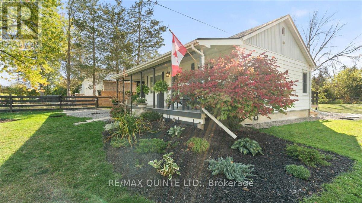 107 Ashley Street, Belleville, Ontario  K0K 2B0 - Photo 5 - X12443998