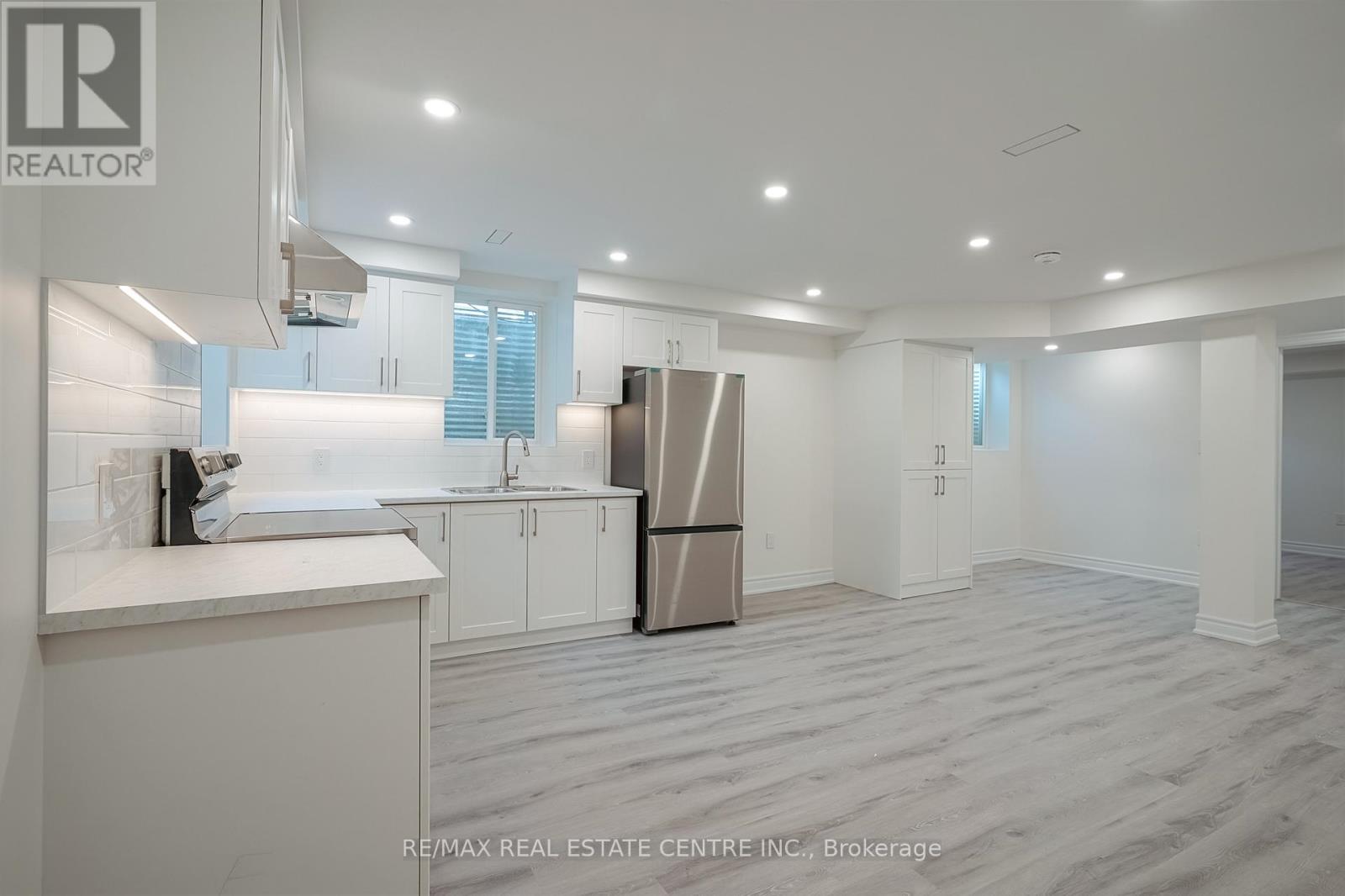 431 Ramsey Place, Milton, Ontario  L9B 1J6 - Photo 4 - W12657002