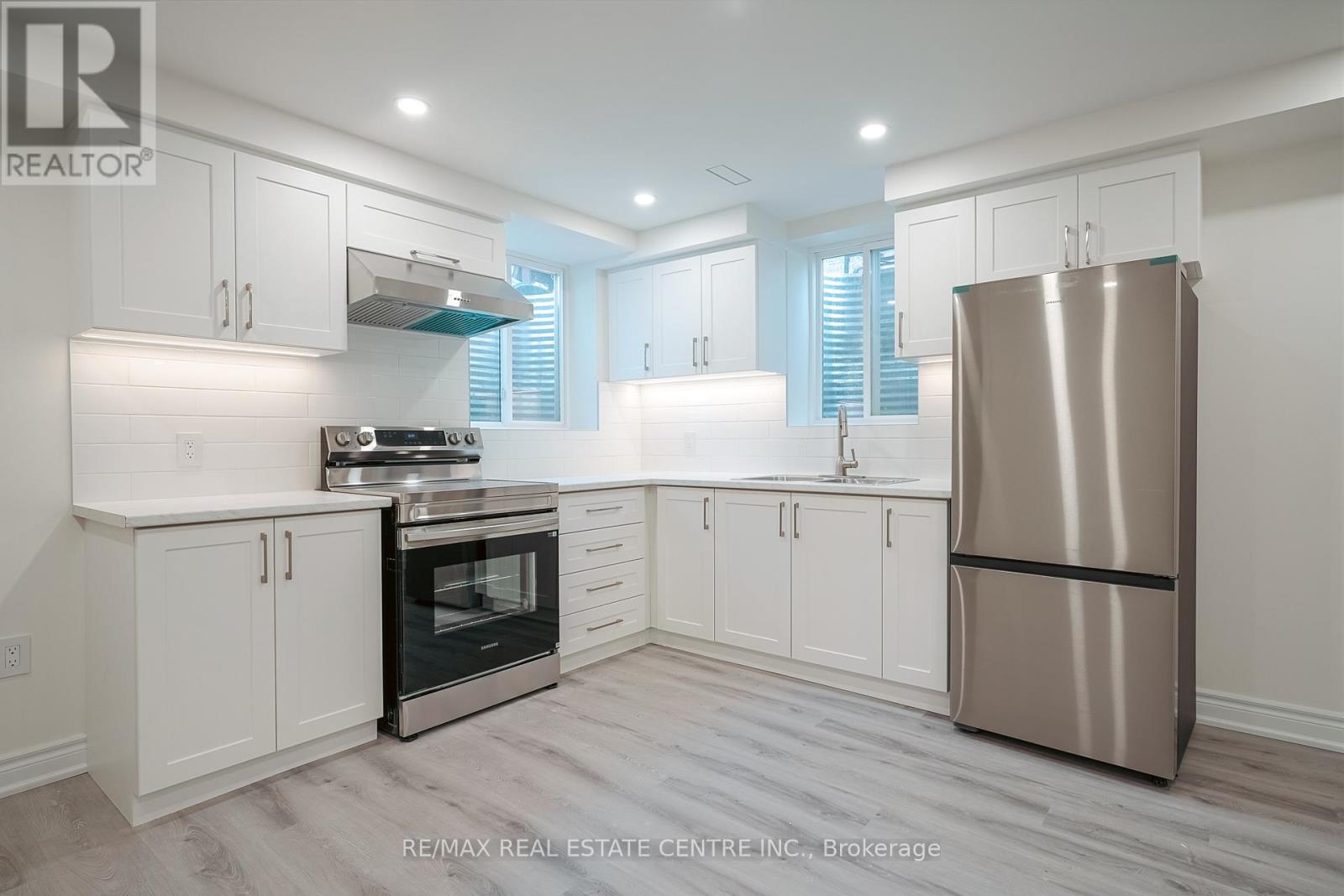 431 Ramsey Place, Milton, Ontario  L9B 1J6 - Photo 7 - W12657002