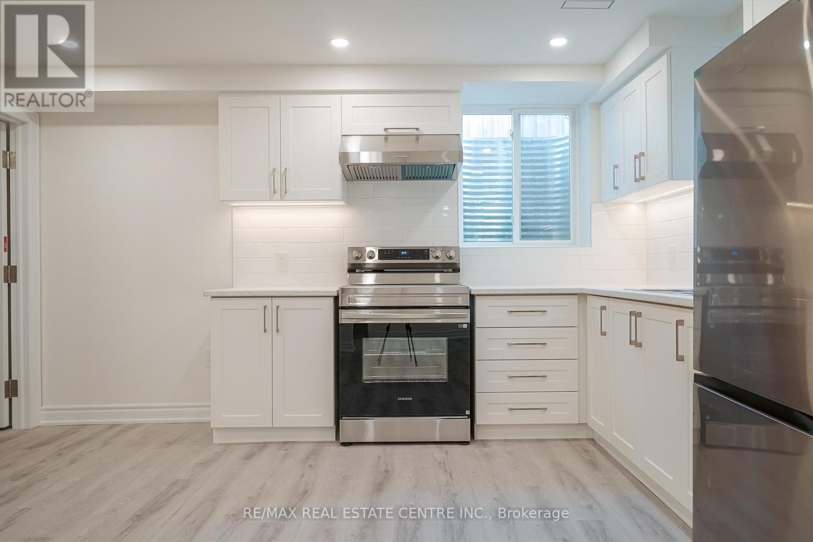 431 Ramsey Place, Milton, Ontario  L9B 1J6 - Photo 9 - W12657002