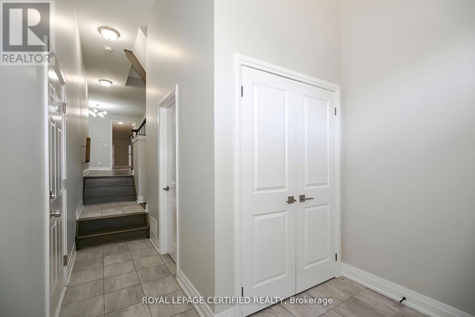 34 Dalbeattie Drive, Brampton, Ontario  L6Y 0E3 - Photo 6 - W12657014