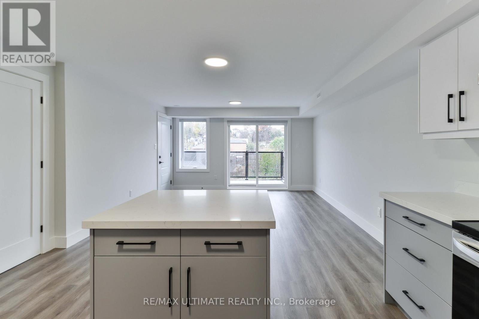 2nd Floor - 6 Chudleigh Road, Toronto, Ontario  M6E 1Y8 - Photo 10 - W12657028