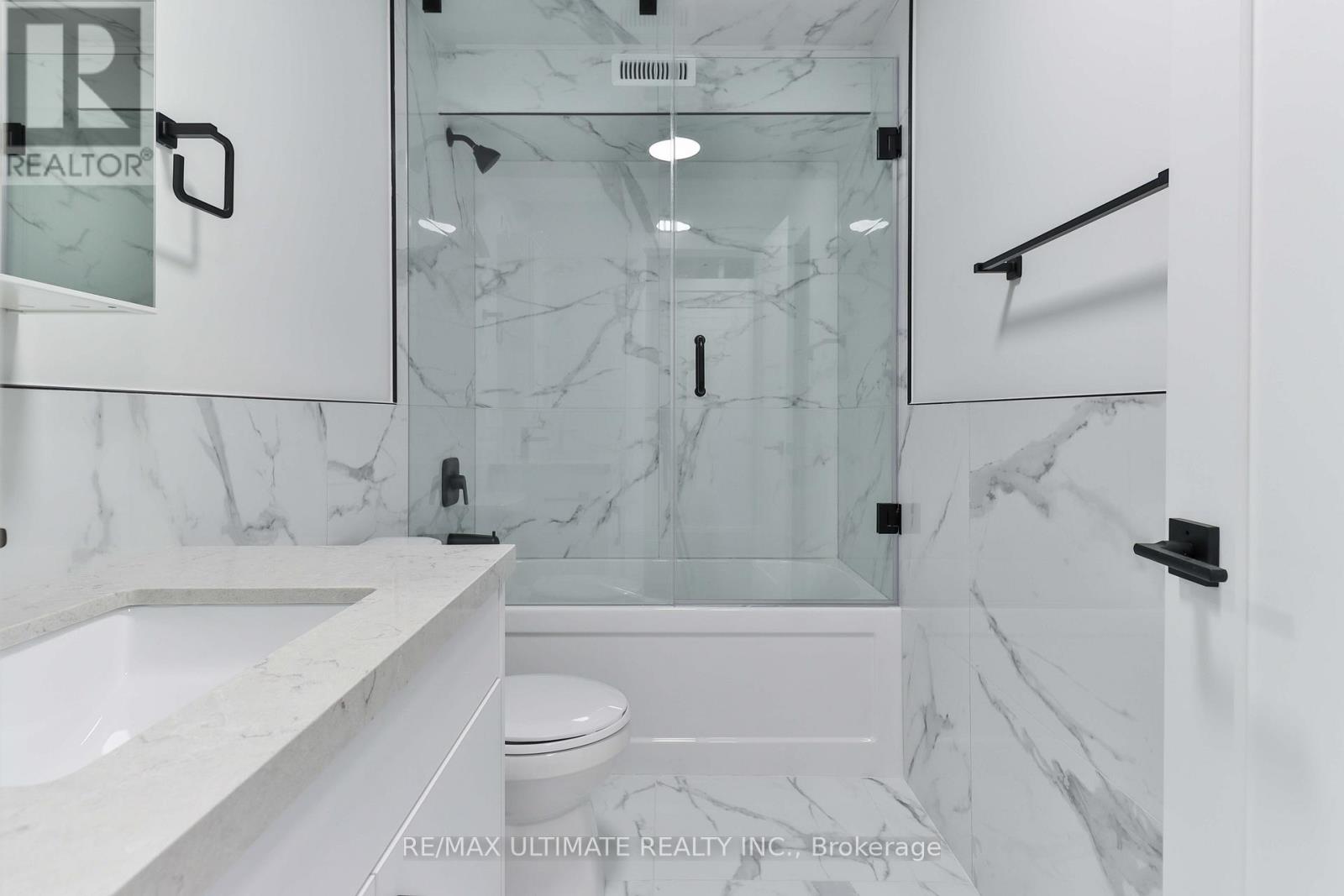 2nd Floor - 6 Chudleigh Road, Toronto, Ontario  M6E 1Y8 - Photo 19 - W12657028