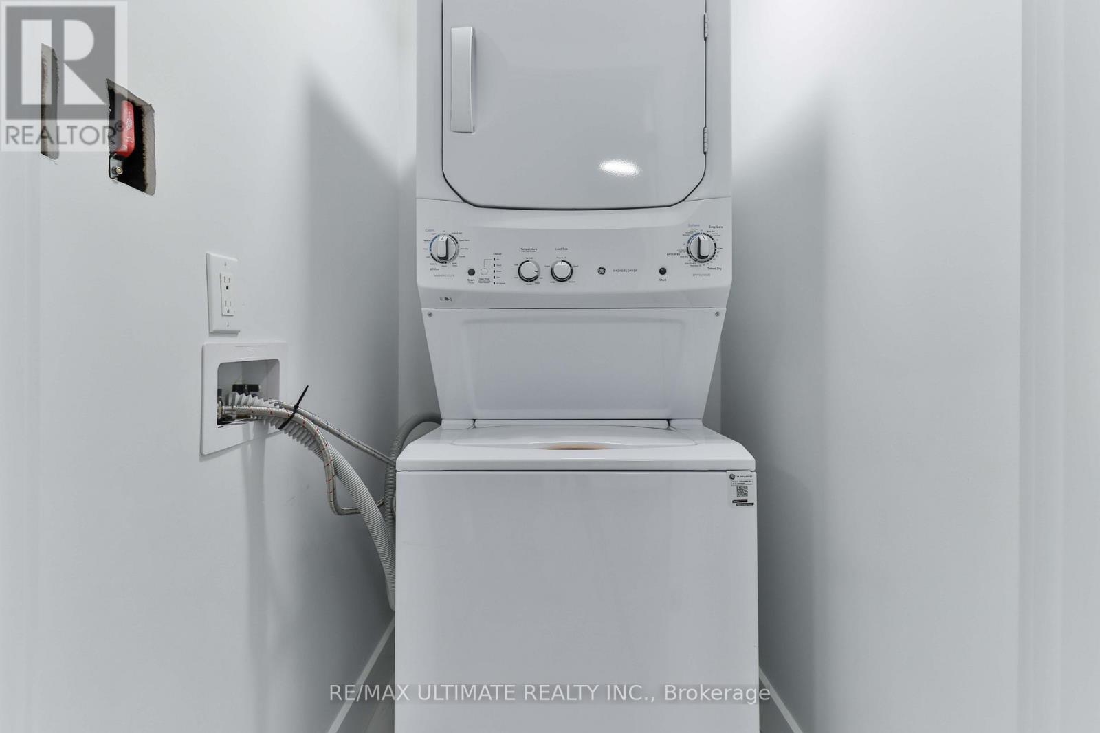 2nd Floor - 6 Chudleigh Road, Toronto, Ontario  M6E 1Y8 - Photo 28 - W12657028