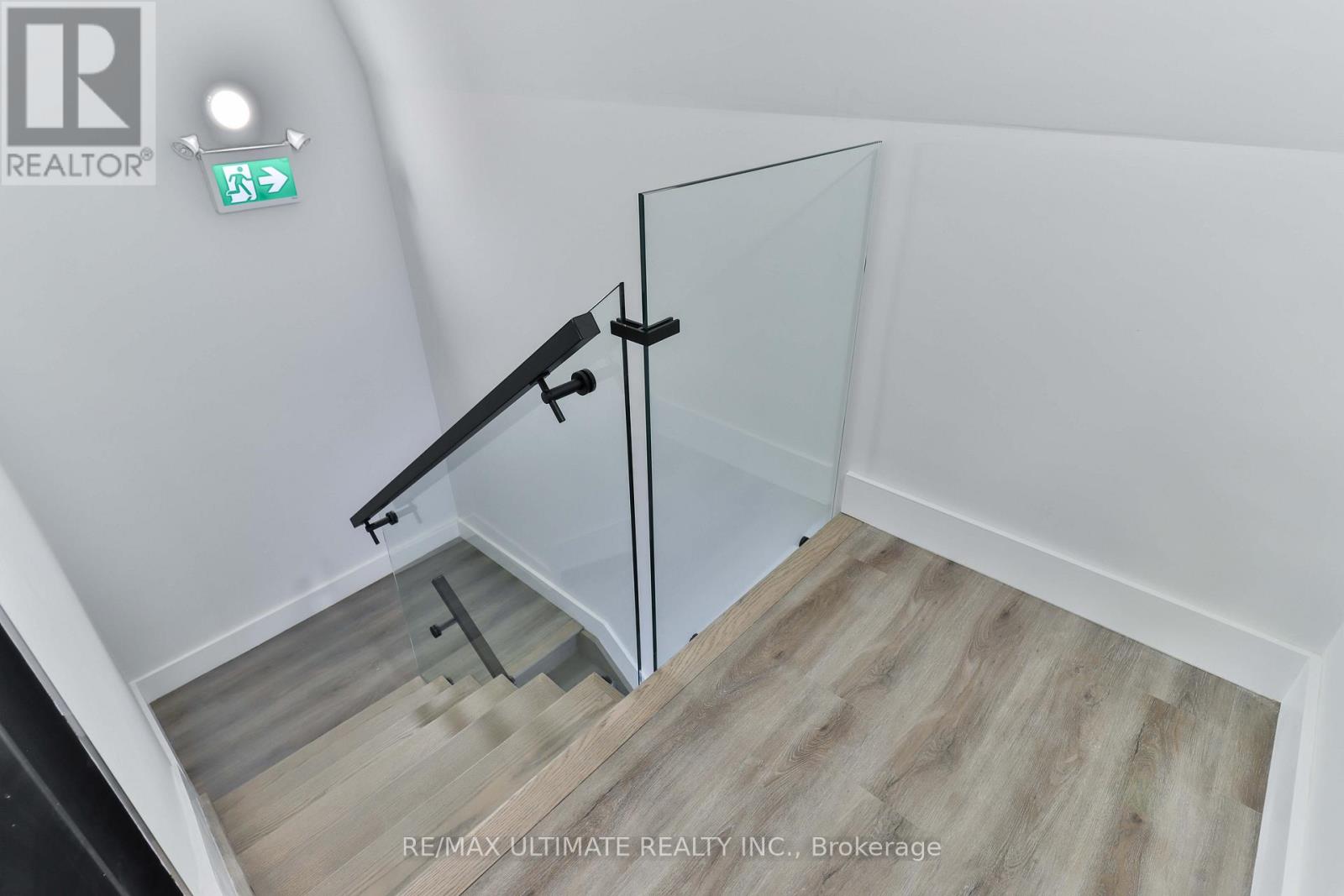 2nd Floor - 6 Chudleigh Road, Toronto, Ontario  M6E 1Y8 - Photo 30 - W12657028