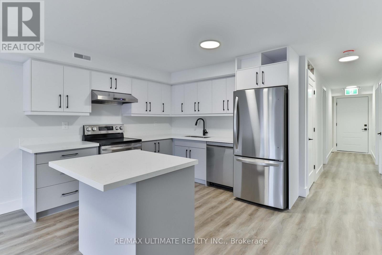 2nd Floor - 6 Chudleigh Road, Toronto, Ontario  M6E 1Y8 - Photo 5 - W12657028