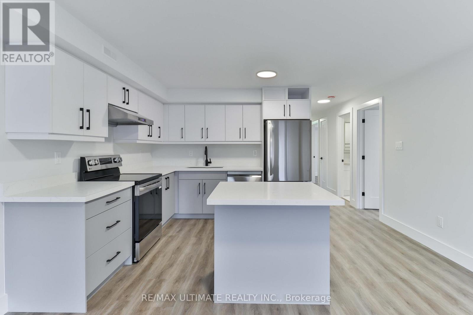 2nd Floor - 6 Chudleigh Road, Toronto, Ontario  M6E 1Y8 - Photo 6 - W12657028