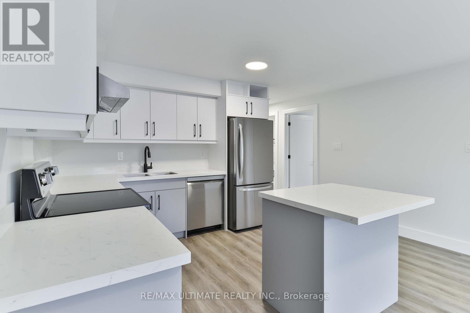 2nd Floor - 6 Chudleigh Road, Toronto, Ontario  M6E 1Y8 - Photo 7 - W12657028