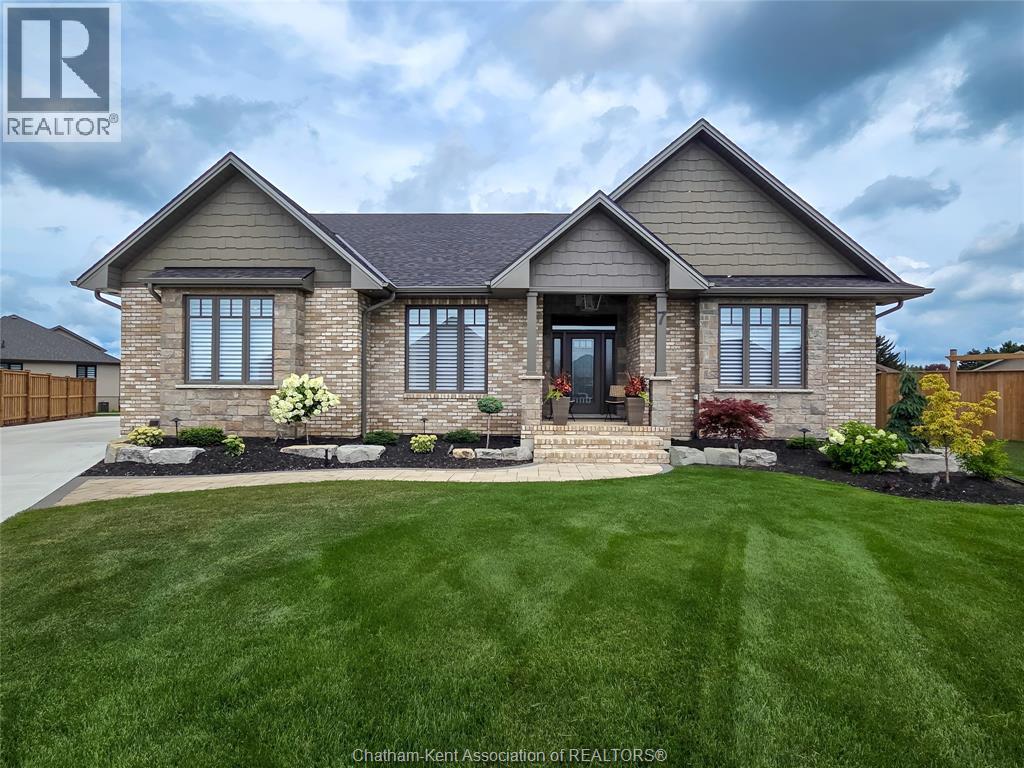 MLS# 26000050: 7 Tracy DRIVE, Chatham, Canada