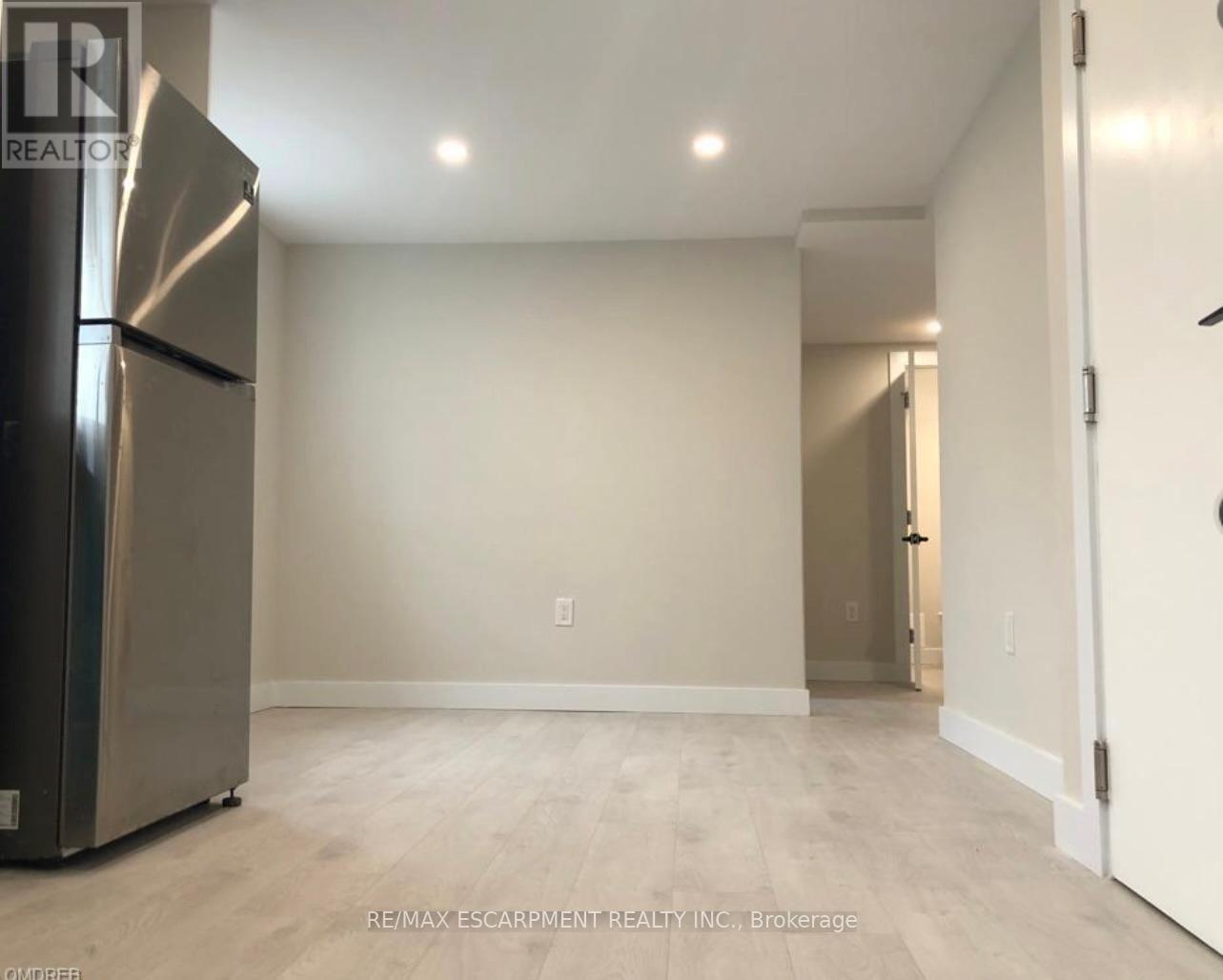 Lower - 7 Chalmers Street, St. Catharines, Ontario  L2M 5C7 - Photo 4 - X12657024