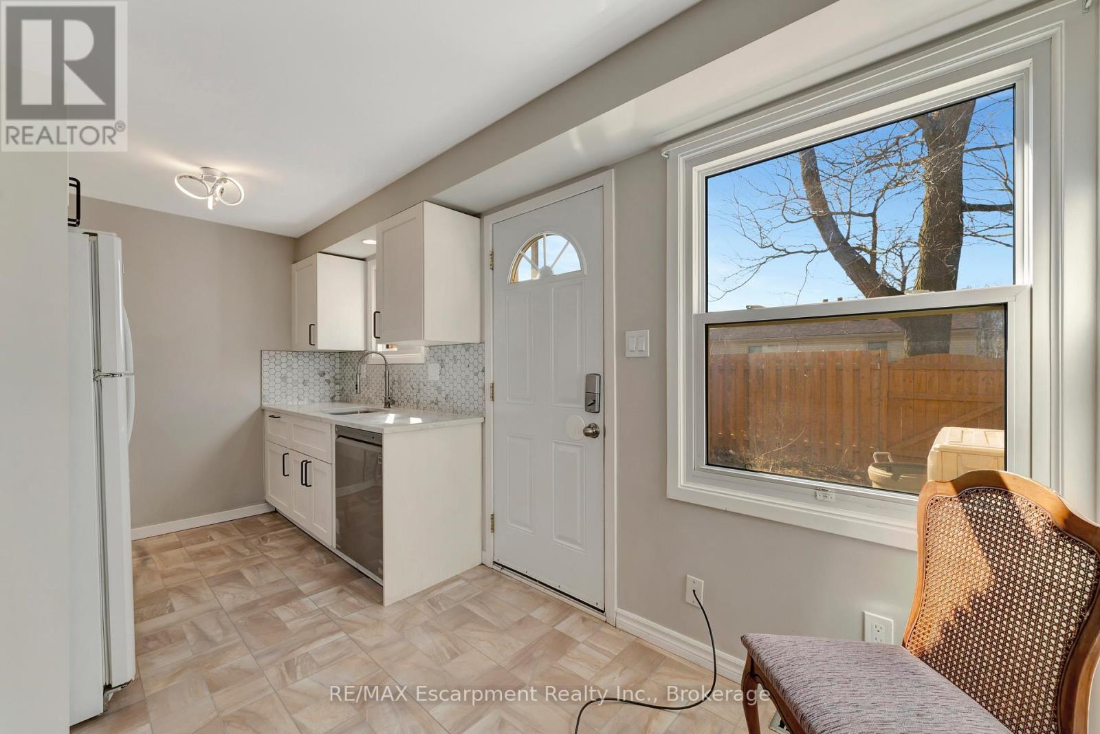 15 - 165 Green Valley Drive, Kitchener, Ontario  N2P 1K3 - Photo 10 - X12657088