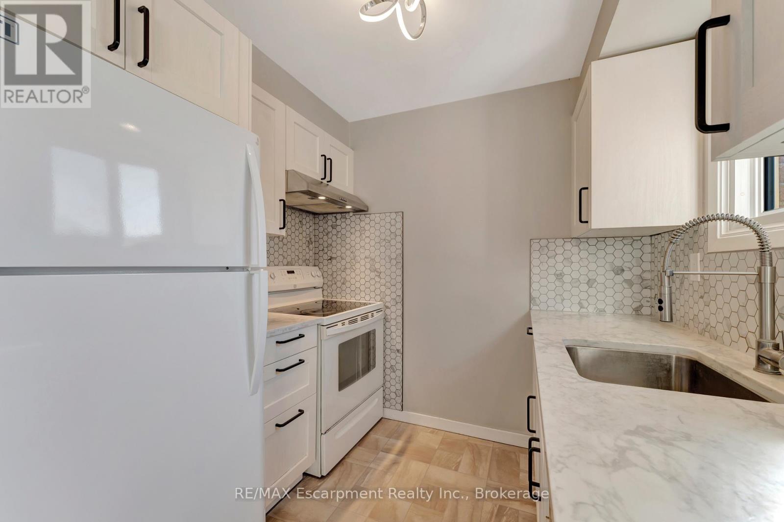 15 - 165 Green Valley Drive, Kitchener, Ontario  N2P 1K3 - Photo 6 - X12657088