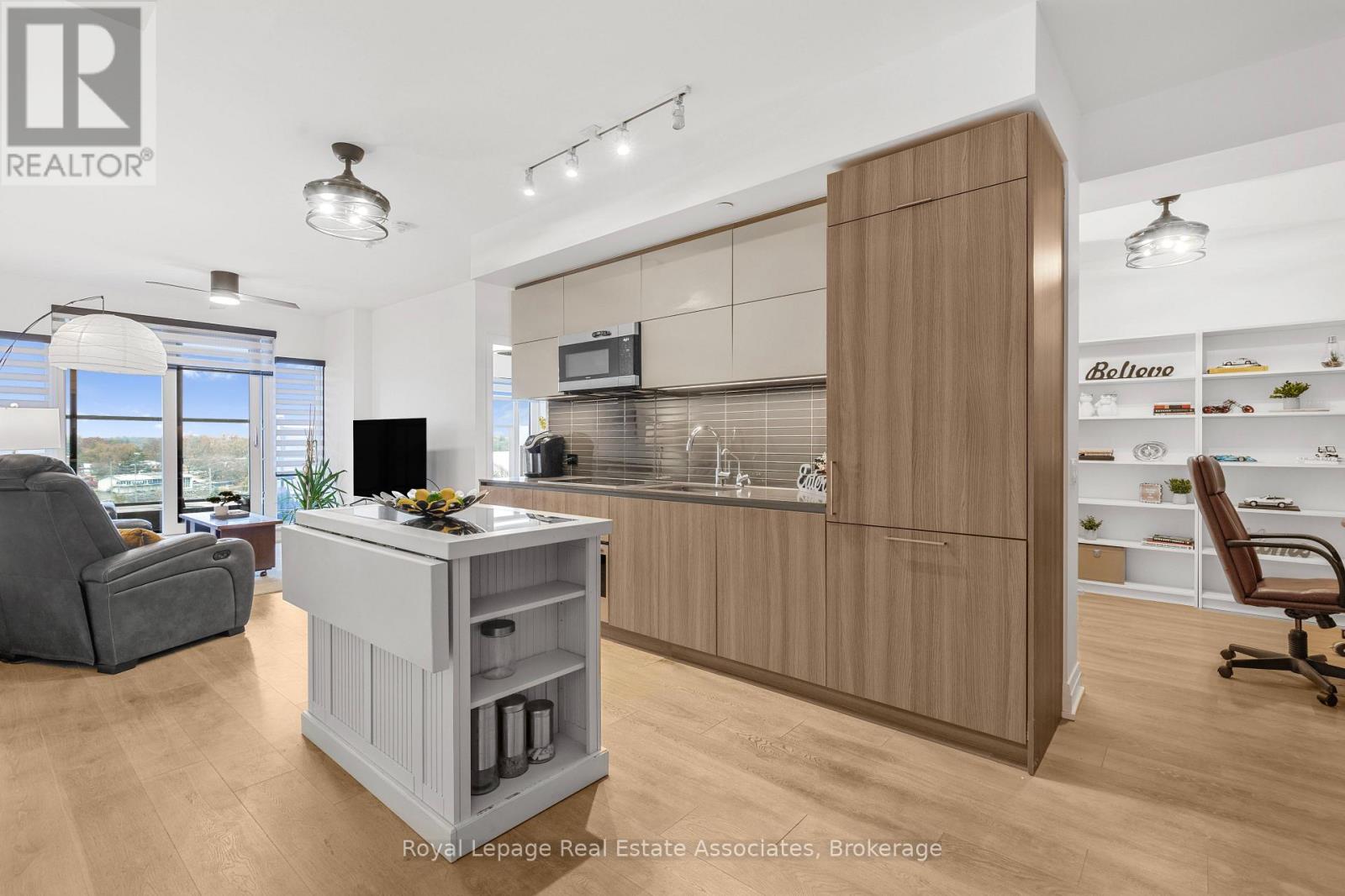 805 - 21 Park Street E, Mississauga, Ontario  L5G 0C2 - Photo 1 - W12548042