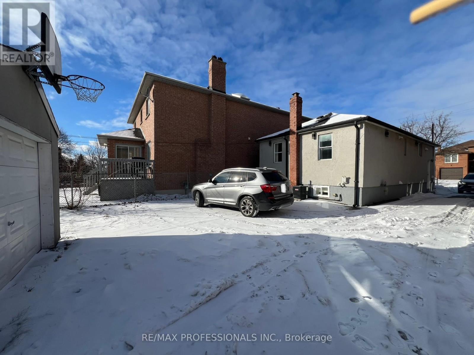 53 Regent Road, Toronto, Ontario  M3K 1G8 - Photo 23 - W12656984