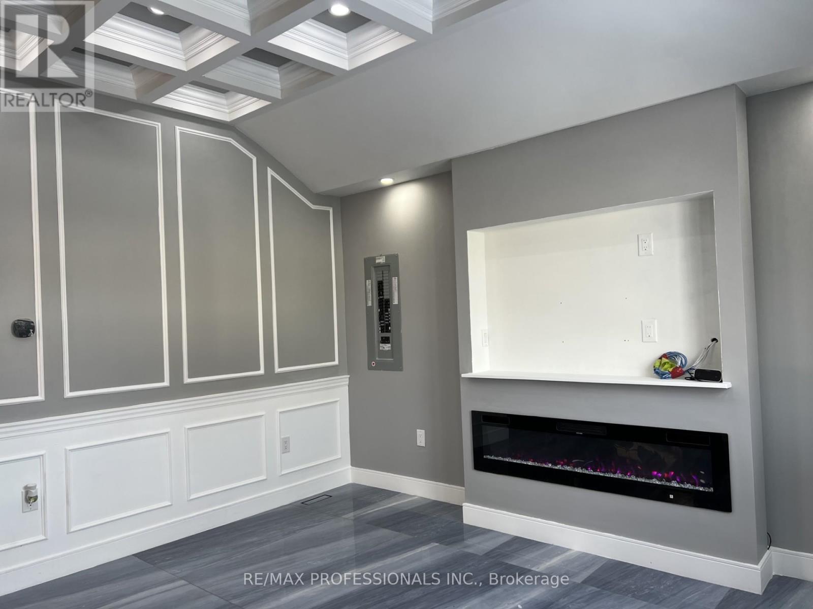 53 Regent Road, Toronto, Ontario  M3K 1G8 - Photo 7 - W12656984