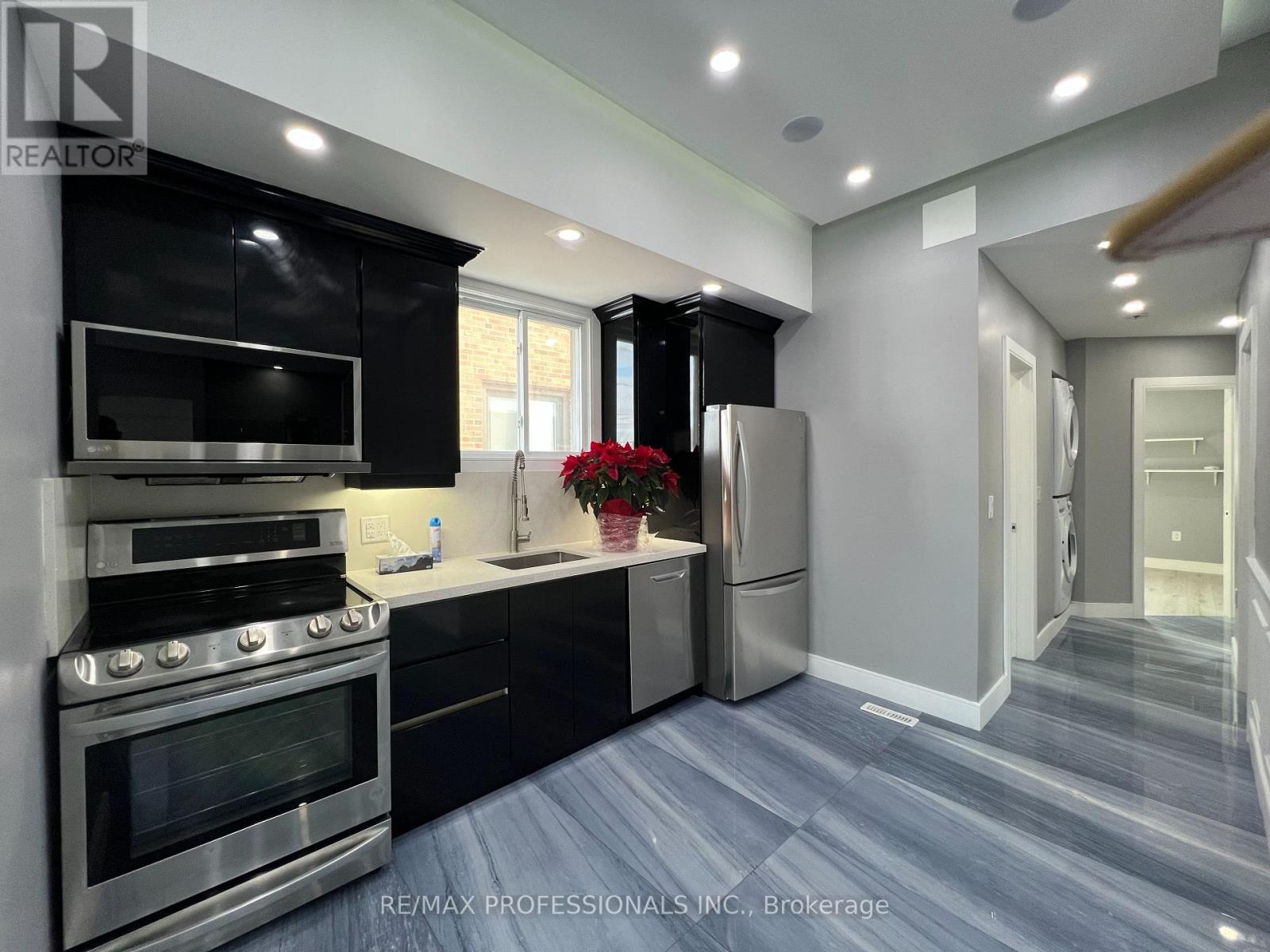 53 Regent Road, Toronto, Ontario  M3K 1G8 - Photo 3 - W12656984