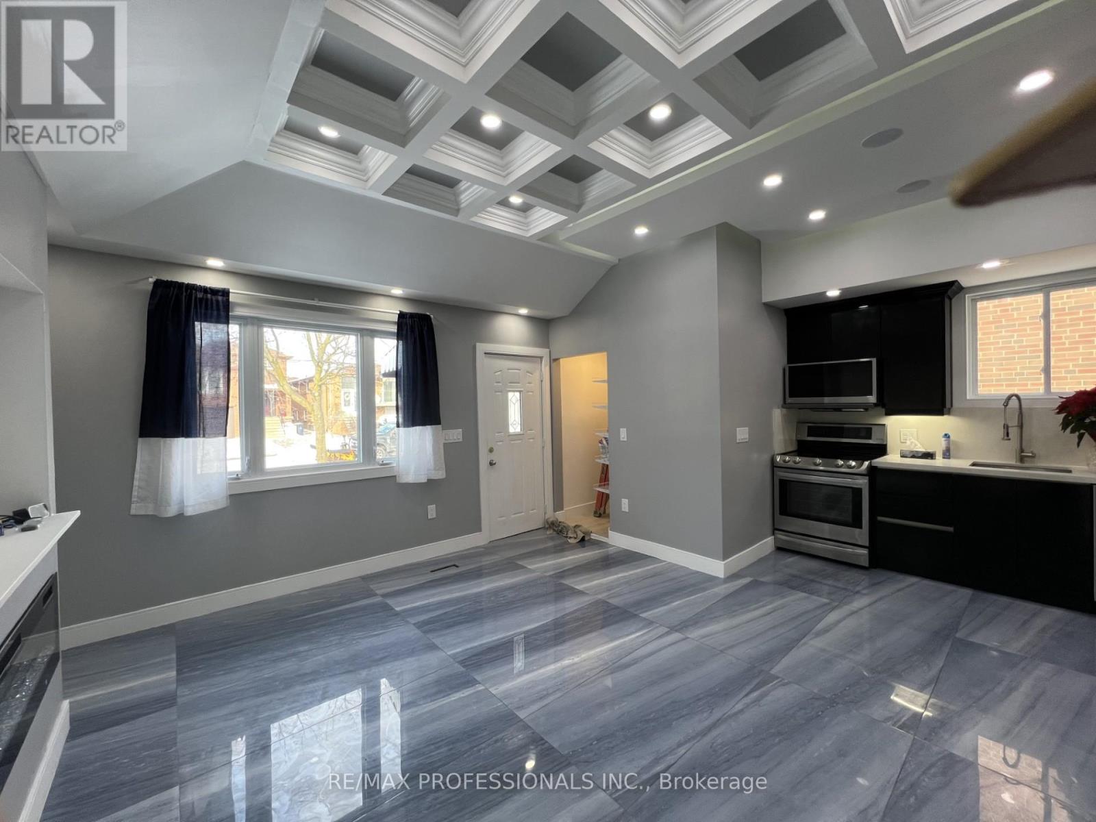 53 Regent Road, Toronto, Ontario  M3K 1G8 - Photo 2 - W12656984