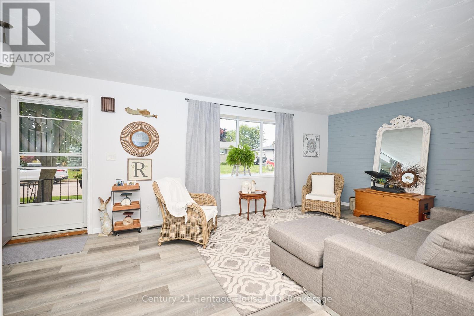 15 Malkin Avenue, Fort Erie, Ontario  L2A 5H9 - Photo 2 - X12610106