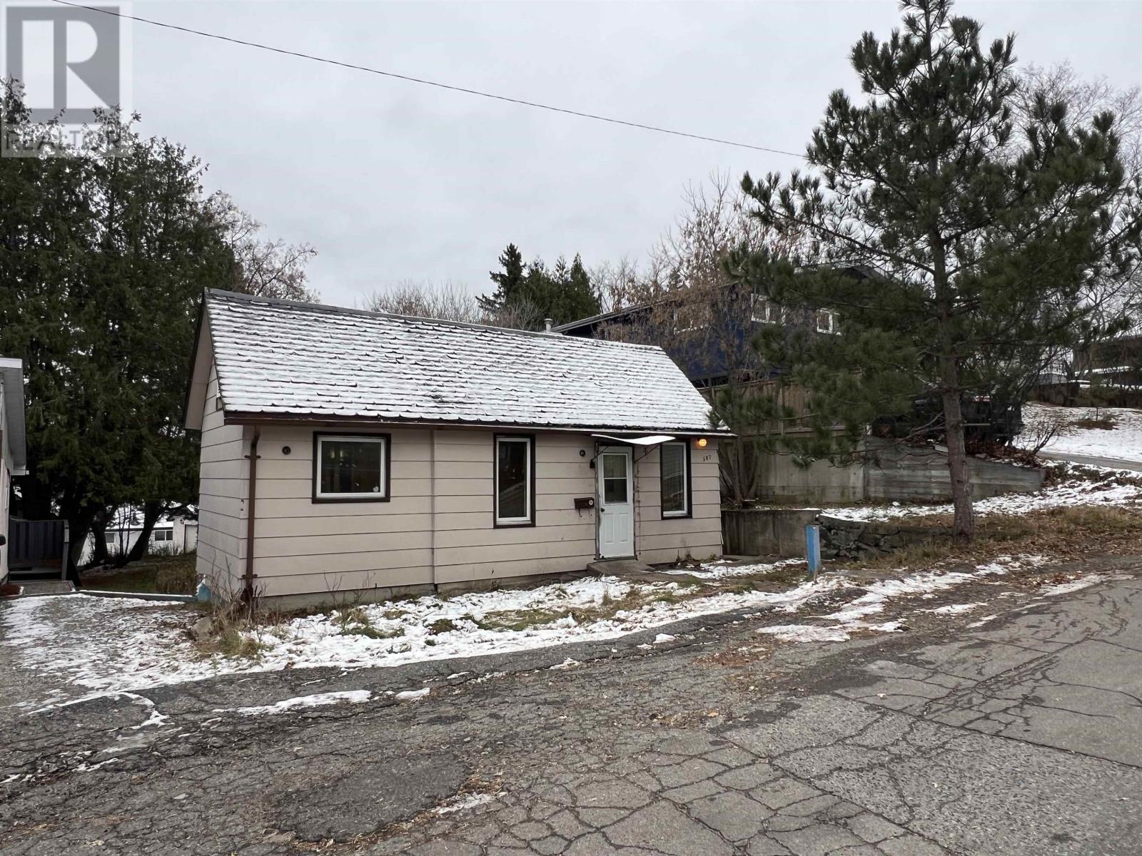 507 Fourth Avenue South, Kenora, Ontario  P9N 1Z4 - Photo 2 - TB253450
