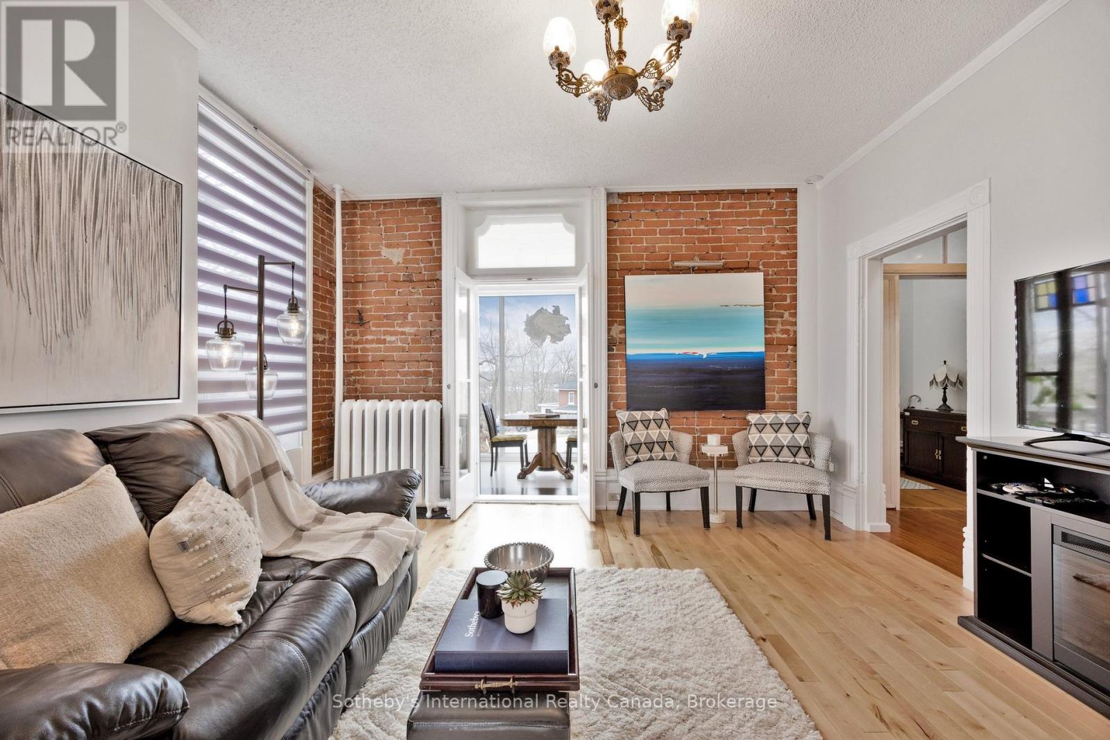 26 Robert Street E, Penetanguishene, Ontario  L9M 1K7 - Photo 11 - S12657176