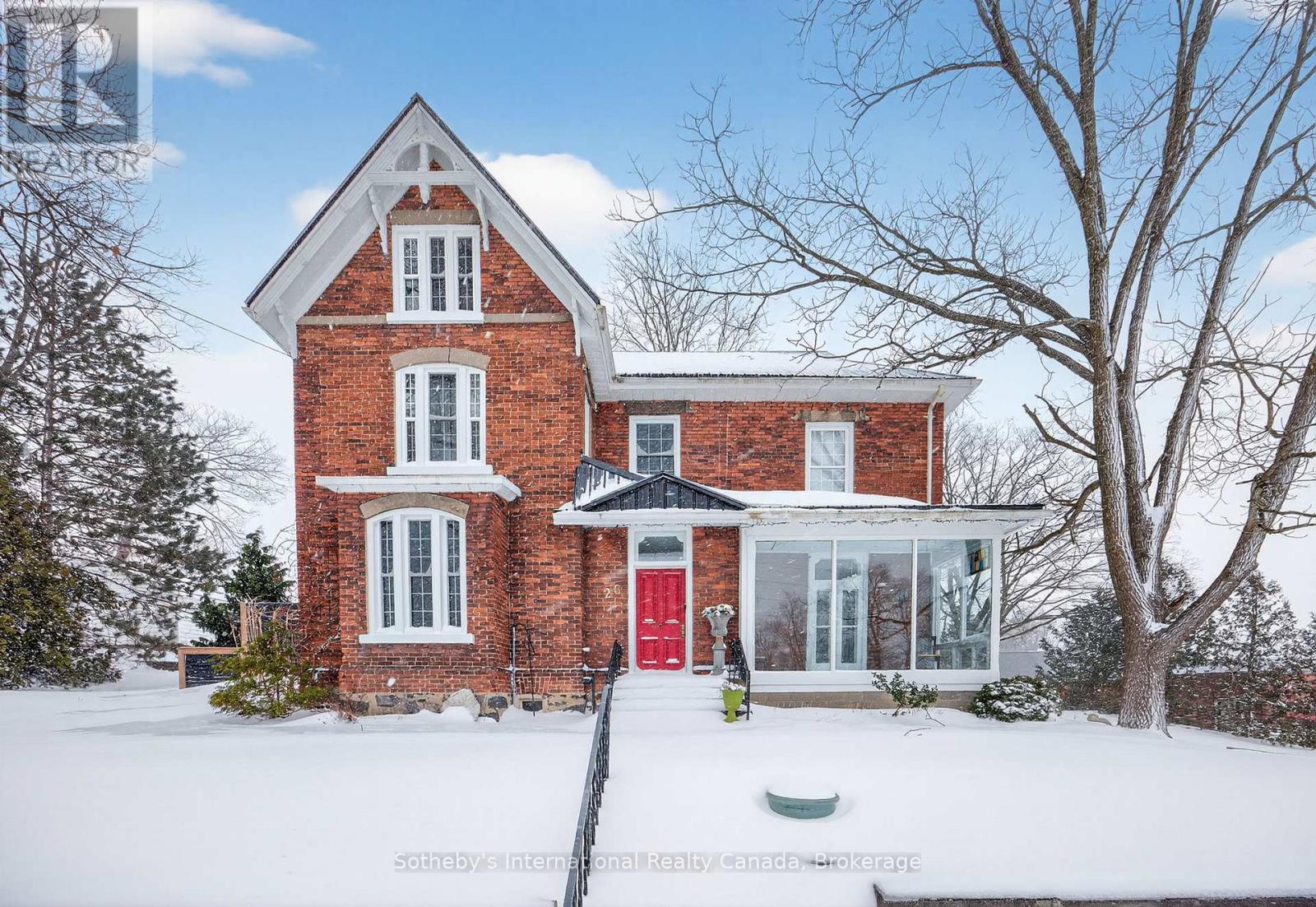 26 Robert Street E, Penetanguishene, Ontario  L9M 1K7 - Photo 2 - S12657176