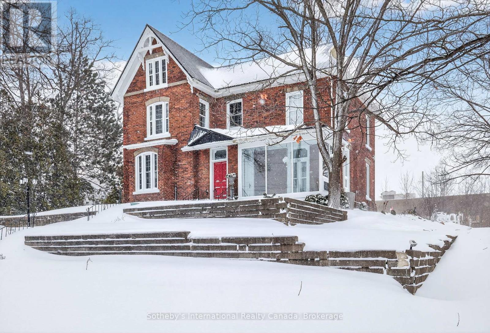 26 Robert Street E, Penetanguishene, Ontario  L9M 1K7 - Photo 4 - S12657176