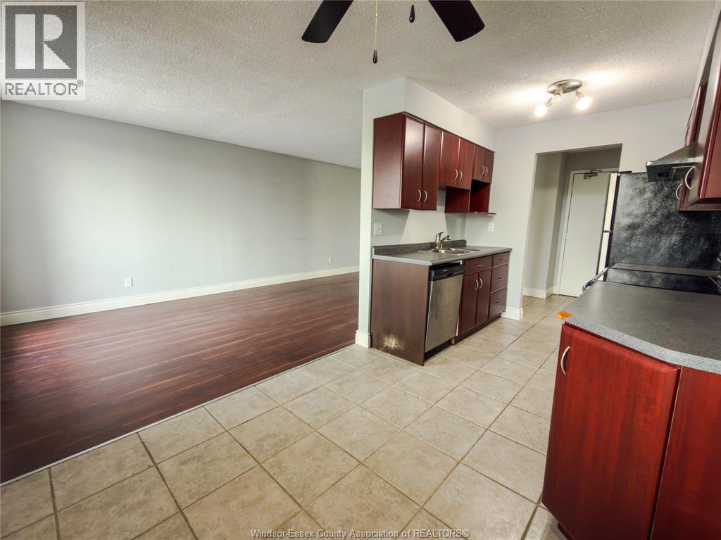 150 Park West Unit# 708, Windsor, Ontario  N9A 7A2 - Photo 4 - 26000051