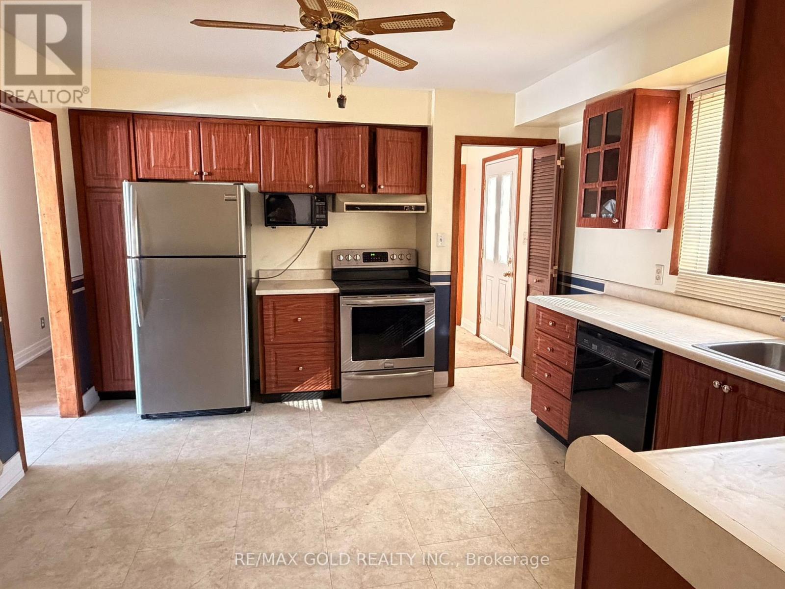 3173 Mayfield Road, Brampton, Ontario  L6Z 4P9 - Photo 6 - W12610998