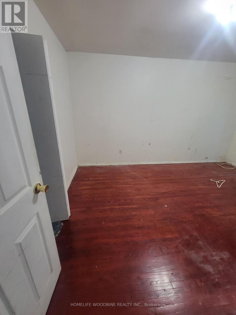 7335 Darcel Avenue, Mississauga, Ontario  L4T 2X4 - Photo 8 - W12656856