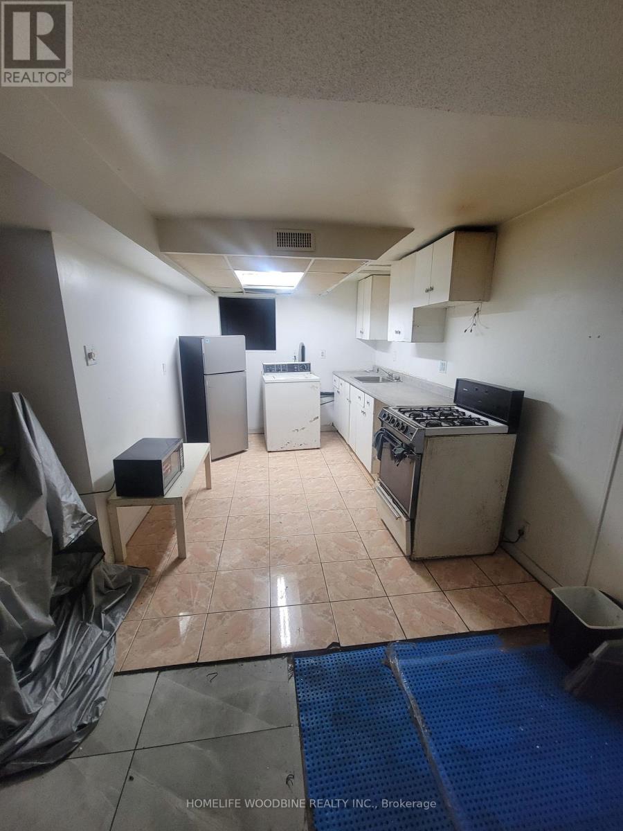 7335 Darcel Avenue, Mississauga, Ontario  L4T 2X4 - Photo 10 - W12656856