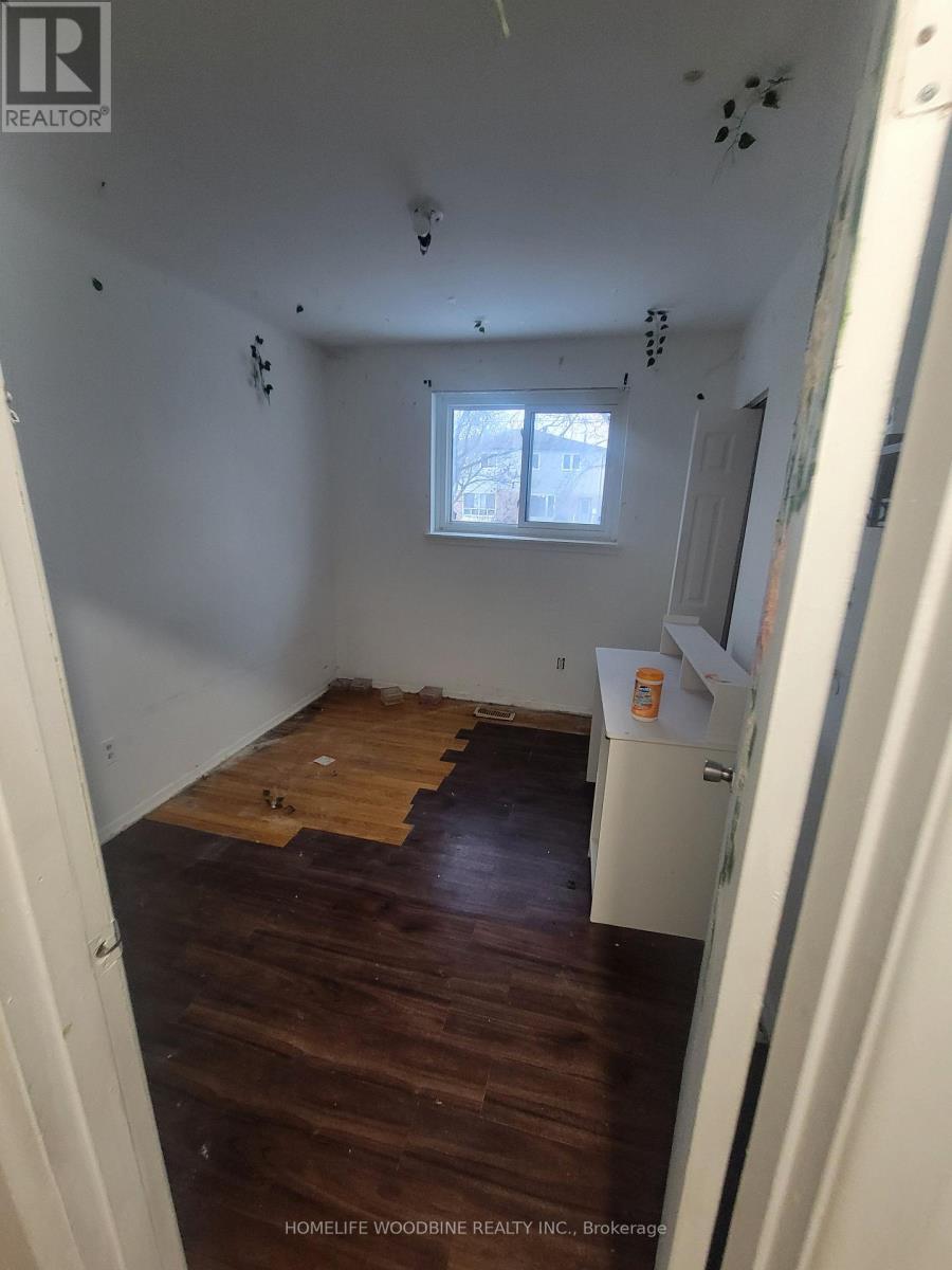 7335 Darcel Avenue, Mississauga, Ontario  L4T 2X4 - Photo 5 - W12656856