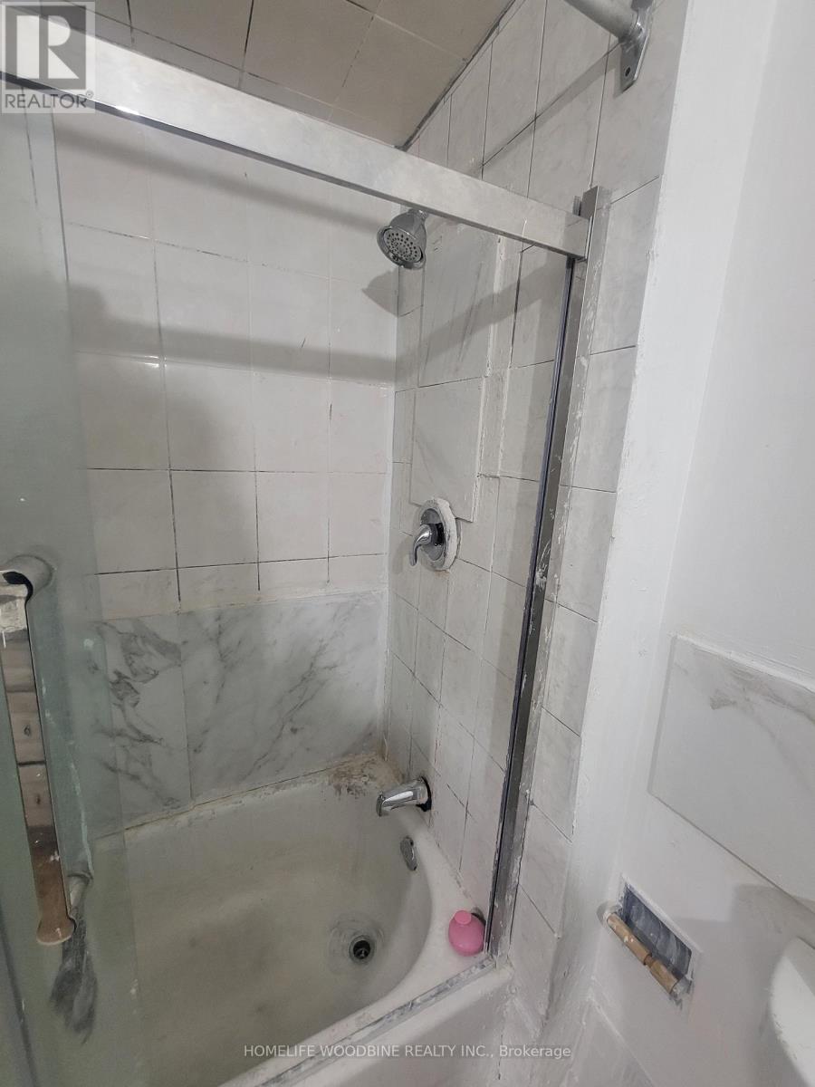 7335 Darcel Avenue, Mississauga, Ontario  L4T 2X4 - Photo 7 - W12656856