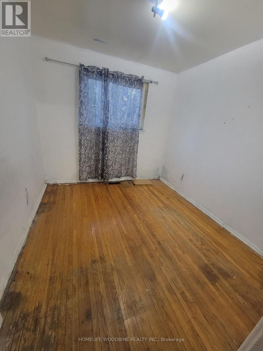 7335 Darcel Avenue, Mississauga, Ontario  L4T 2X4 - Photo 9 - W12656856