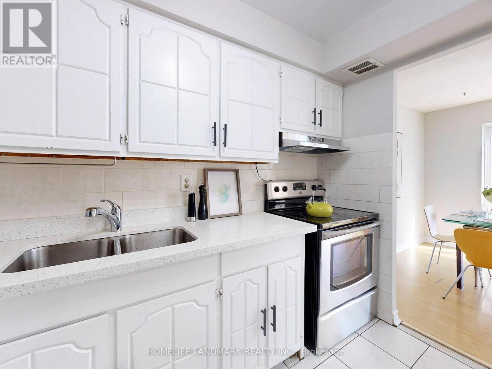 290 - 165 Cherokee Boulevard, Toronto, Ontario  M2J 4T7 - Photo 13 - C12657054