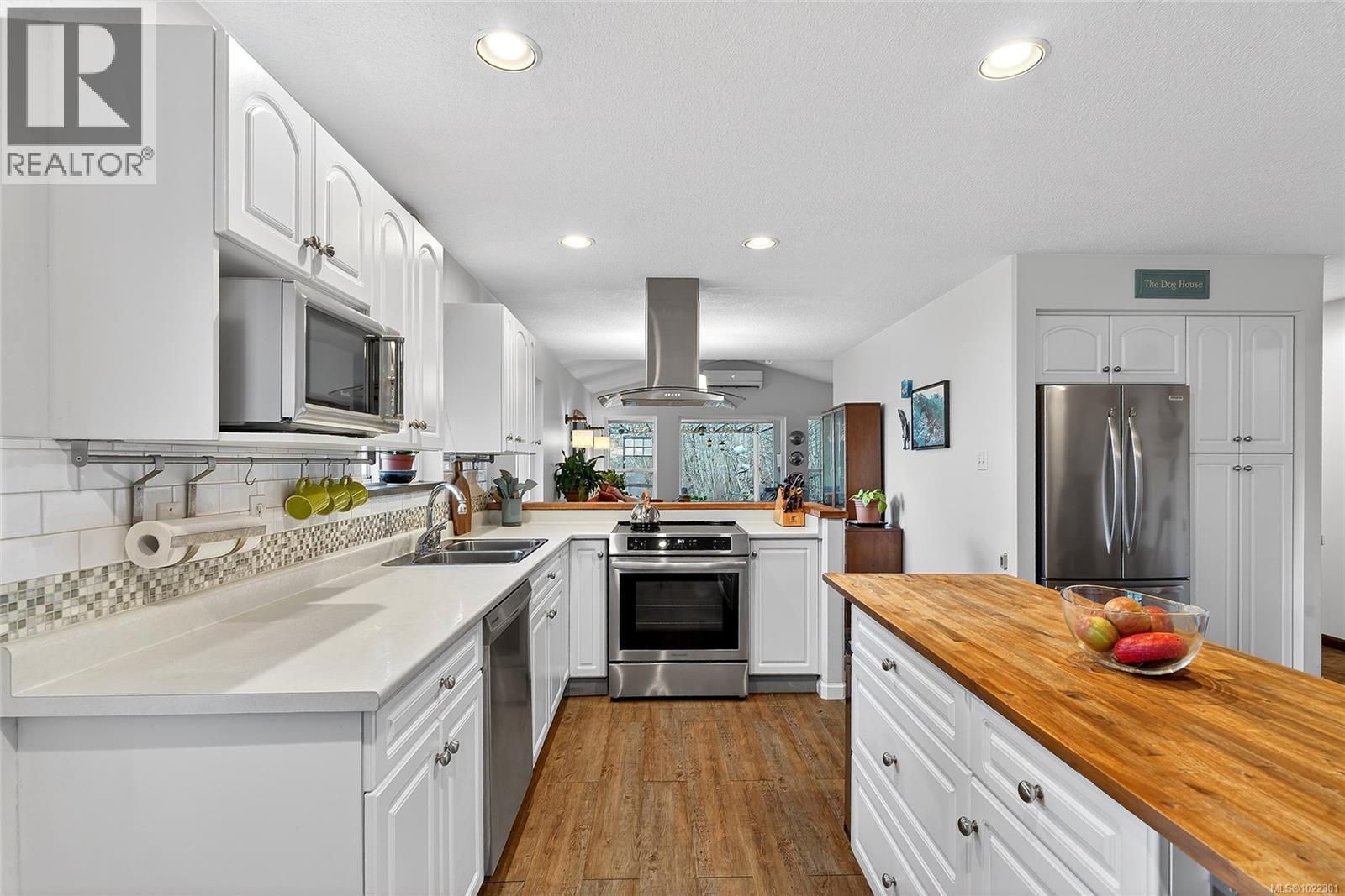 1529 Benzon Cres, Errington, British Columbia  V0R 1V0 - Photo 2 - 1022301