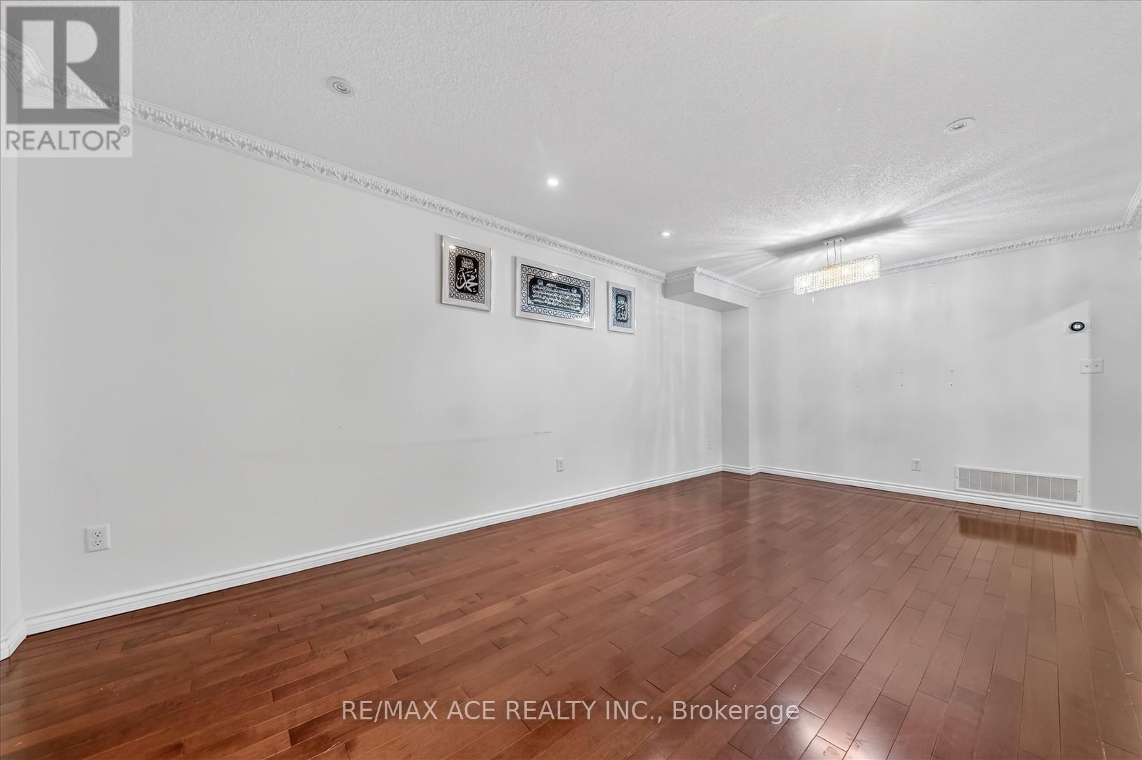 Main - 35 Angier Crescent, Ajax, Ontario  L1S 7R7 - Photo 9 - E12657092