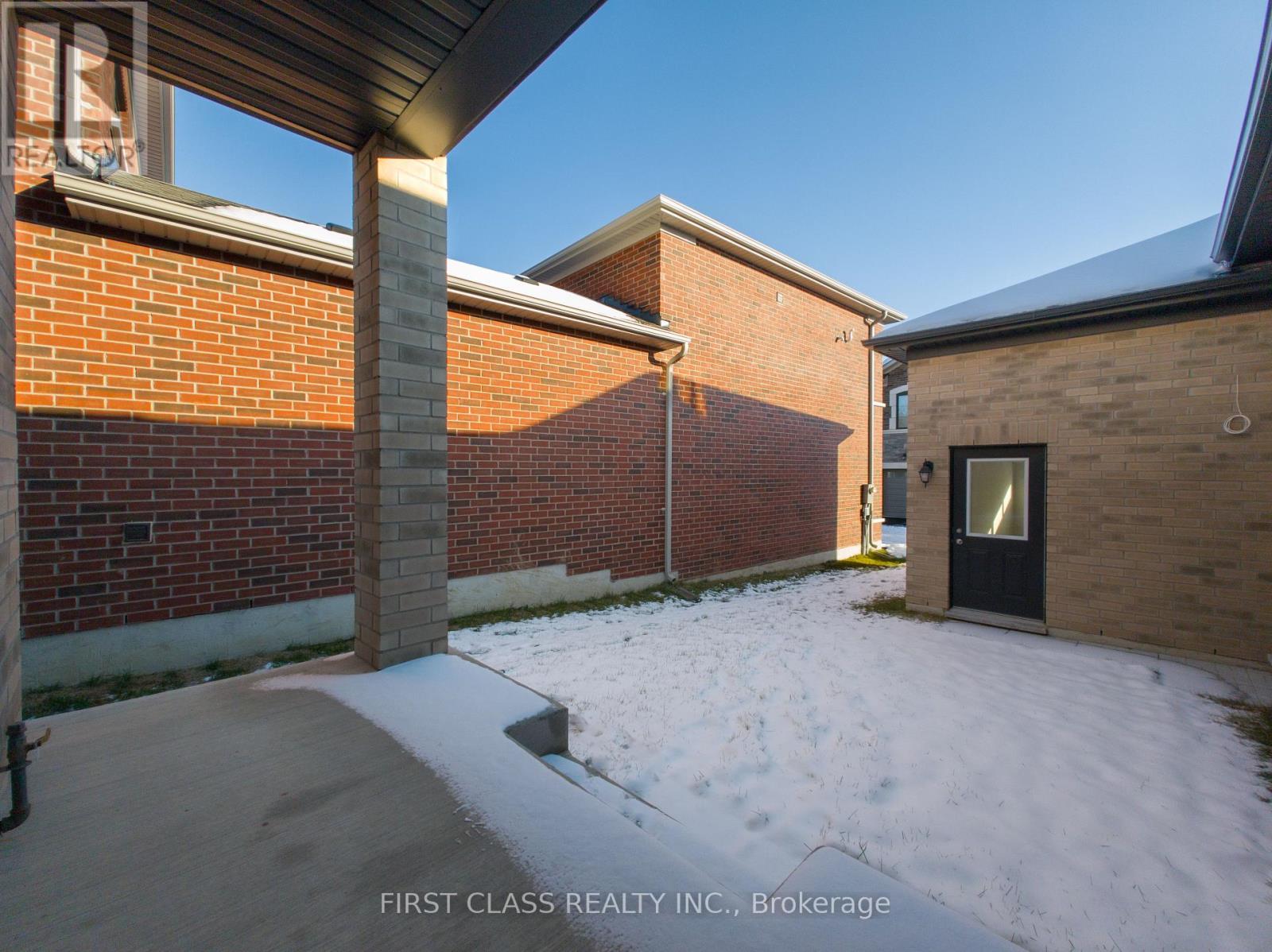 21 Albert Newell Drive, Markham, Ontario  L6B 1R8 - Photo 4 - N12657152