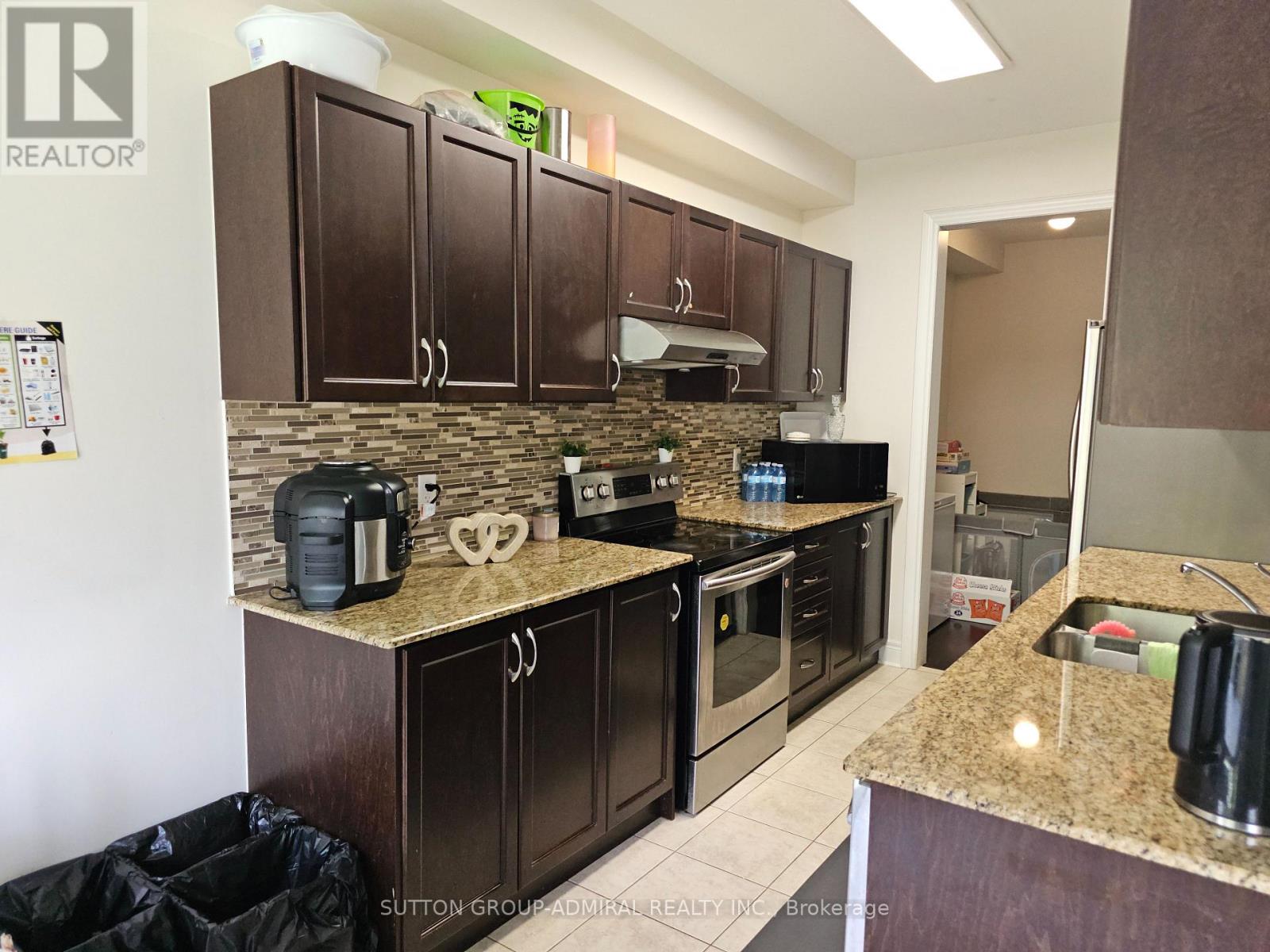 63 Collin Court, Richmond Hill, Ontario  L4E 0X7 - Photo 11 - N12657192