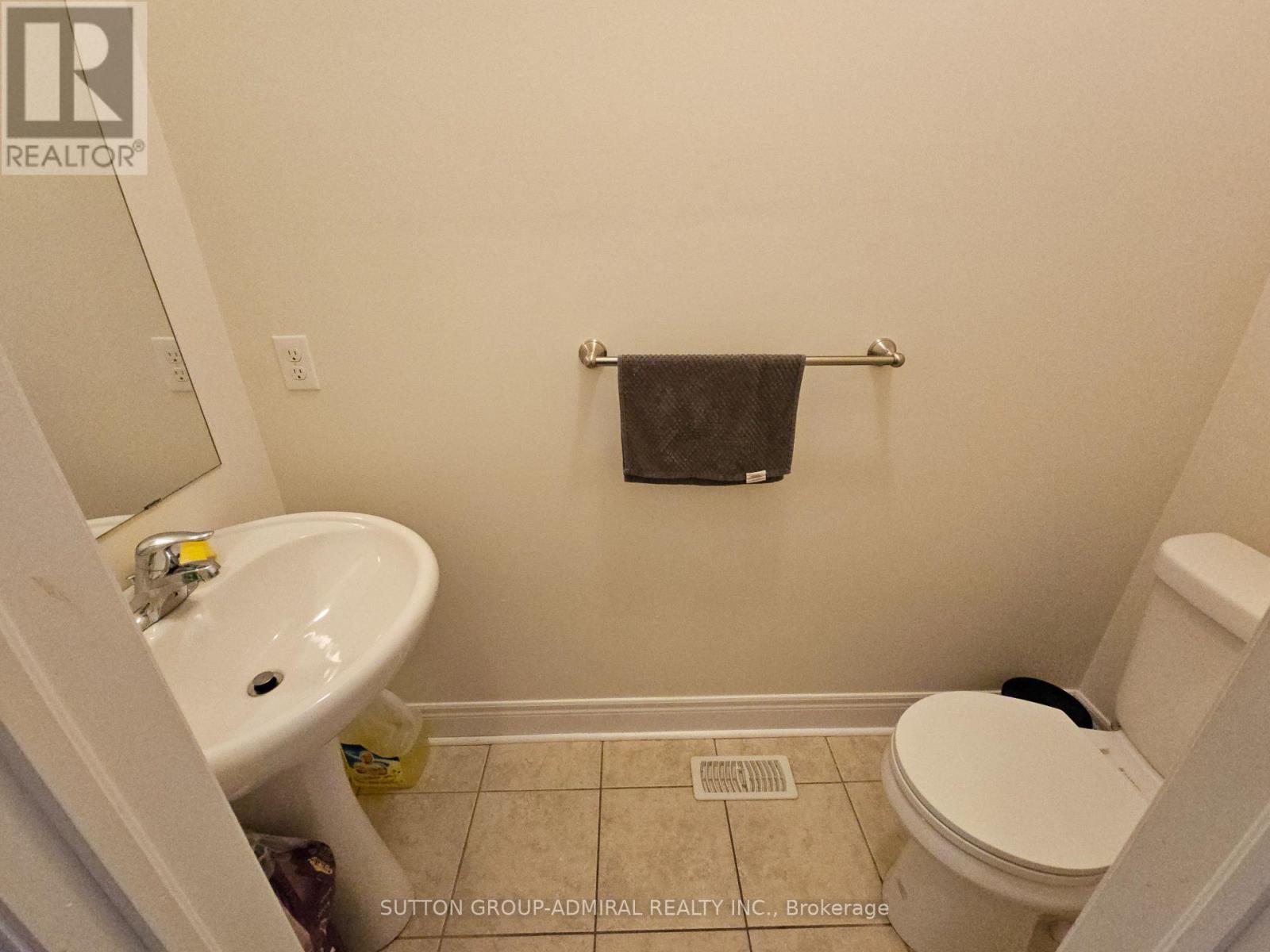 63 Collin Court, Richmond Hill, Ontario  L4E 0X7 - Photo 20 - N12657192