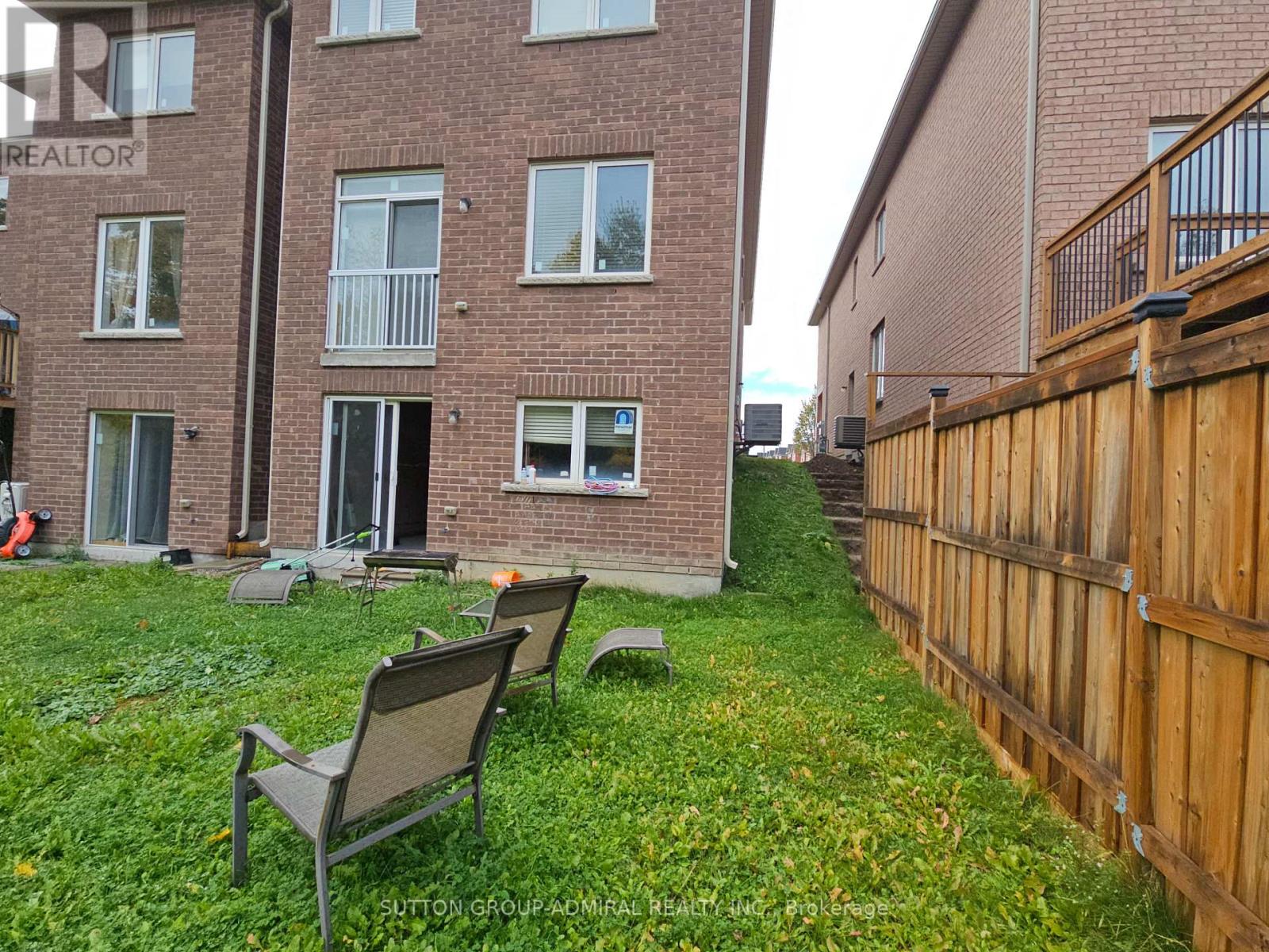 63 Collin Court, Richmond Hill, Ontario  L4E 0X7 - Photo 38 - N12657192