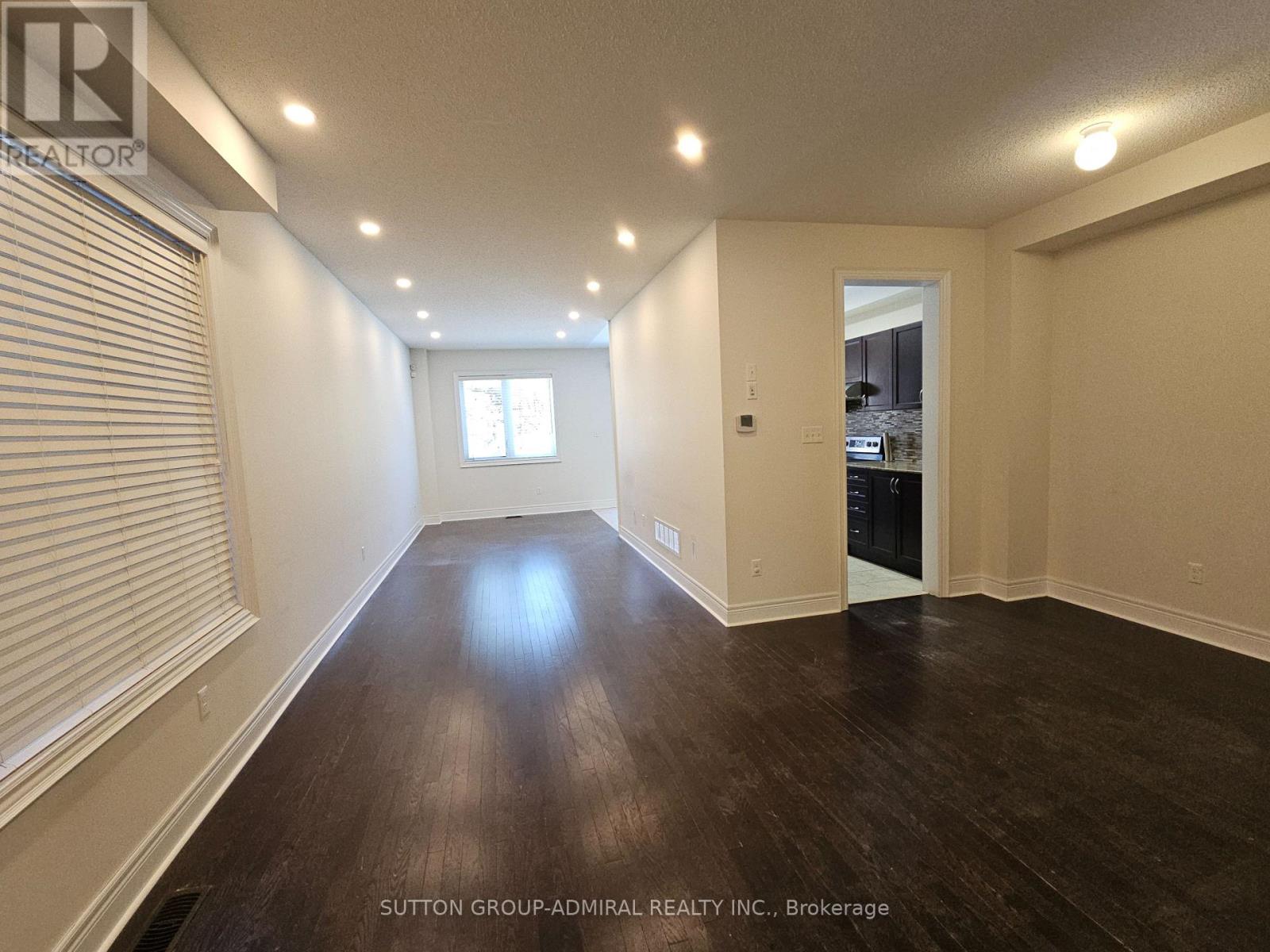 63 Collin Court, Richmond Hill, Ontario  L4E 0X7 - Photo 4 - N12657192