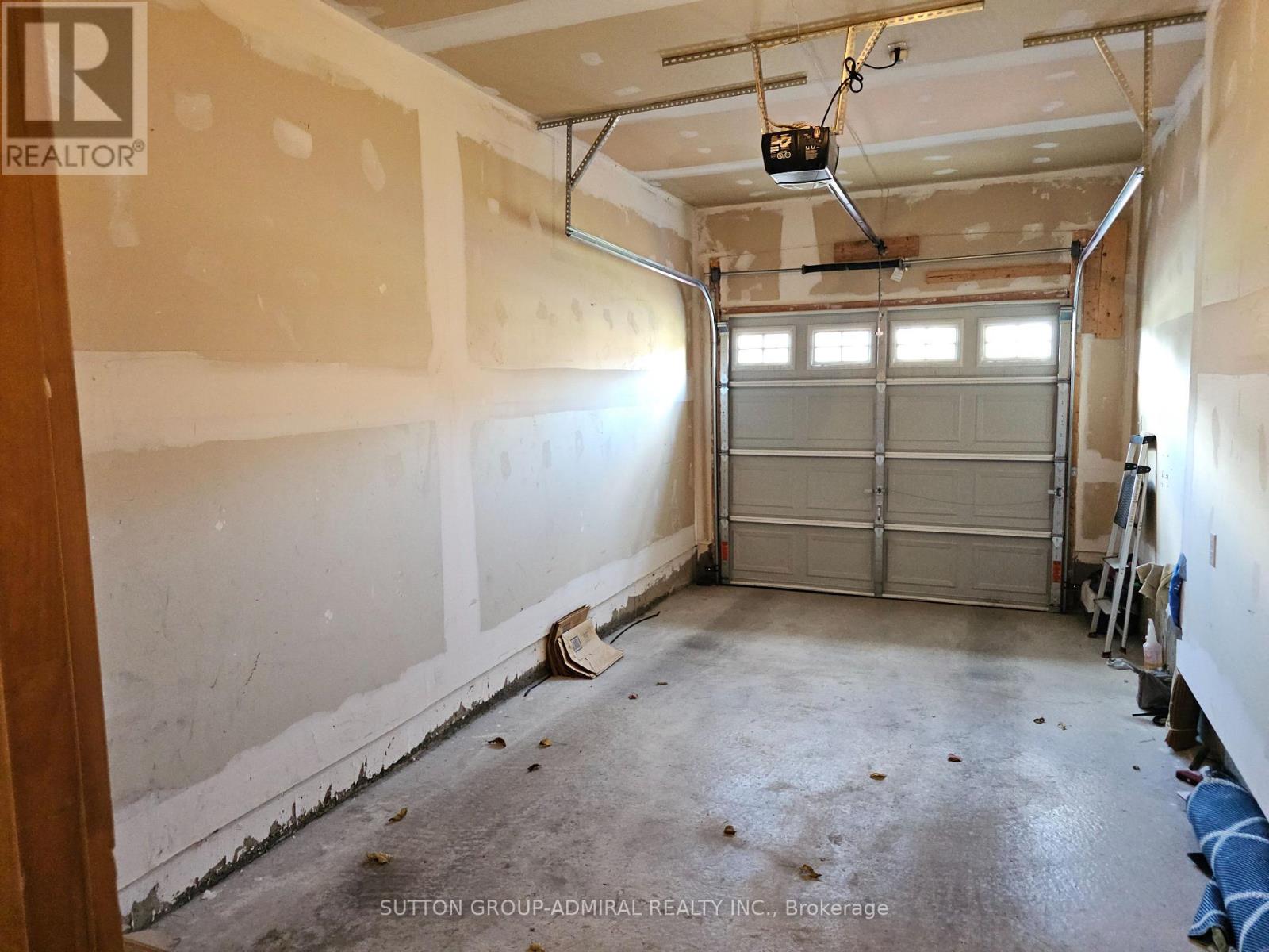 63 Collin Court, Richmond Hill, Ontario  L4E 0X7 - Photo 41 - N12657192