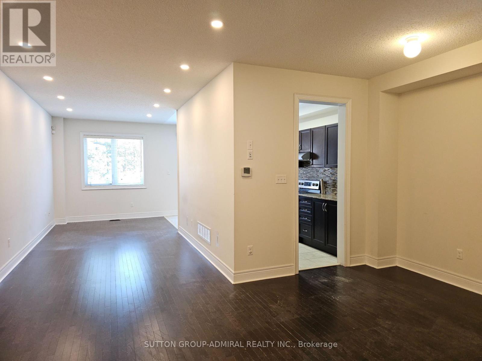 63 Collin Court, Richmond Hill, Ontario  L4E 0X7 - Photo 5 - N12657192